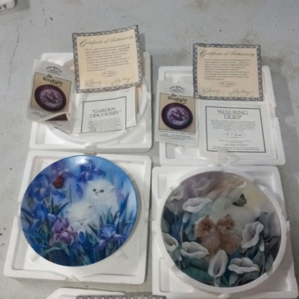 Lot of 7 vintage collectable cat plates.